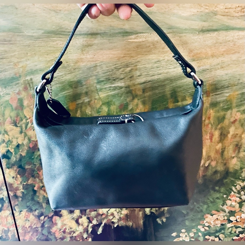 COACH Vintage leather bag . In great used condition. - Picture 3 of 5
